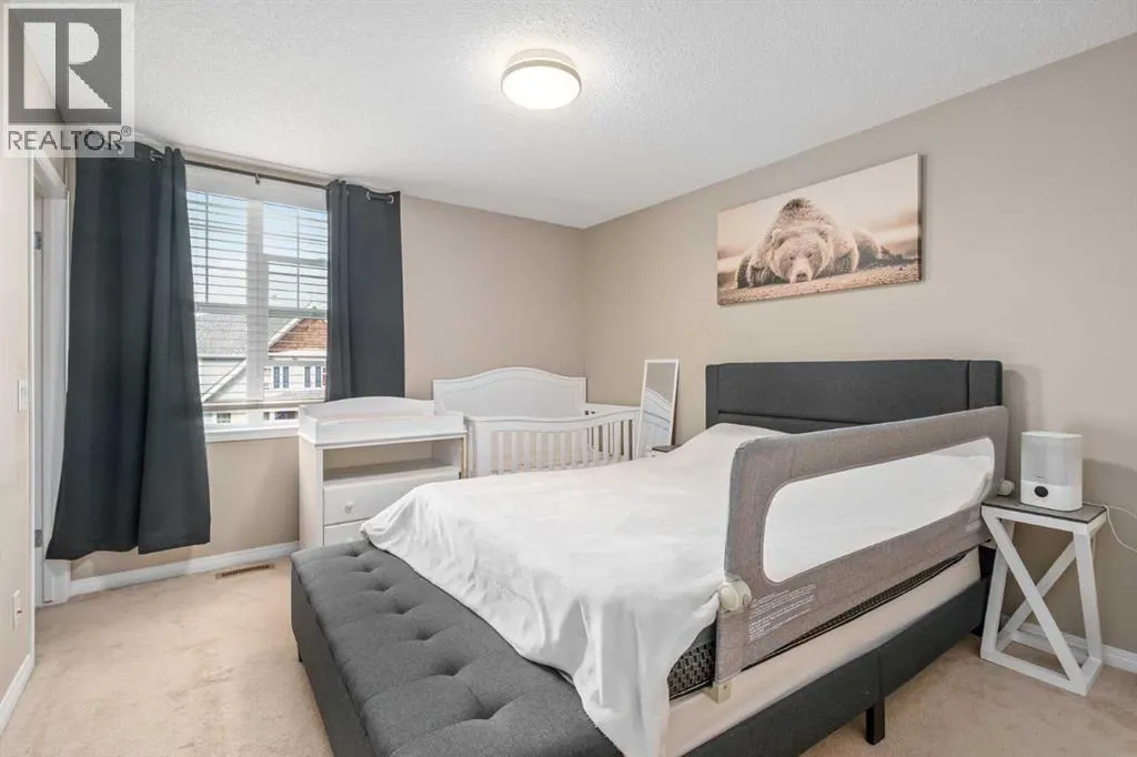240 Elgin Meadows Gardens SE