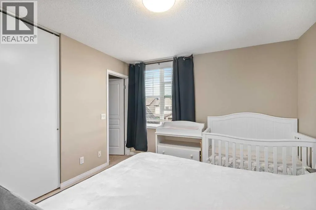 240 Elgin Meadows Gardens SE