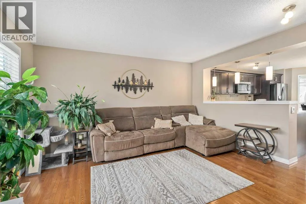 240 Elgin Meadows Gardens SE