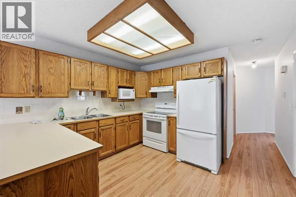 60 Rundlelawn Green NE