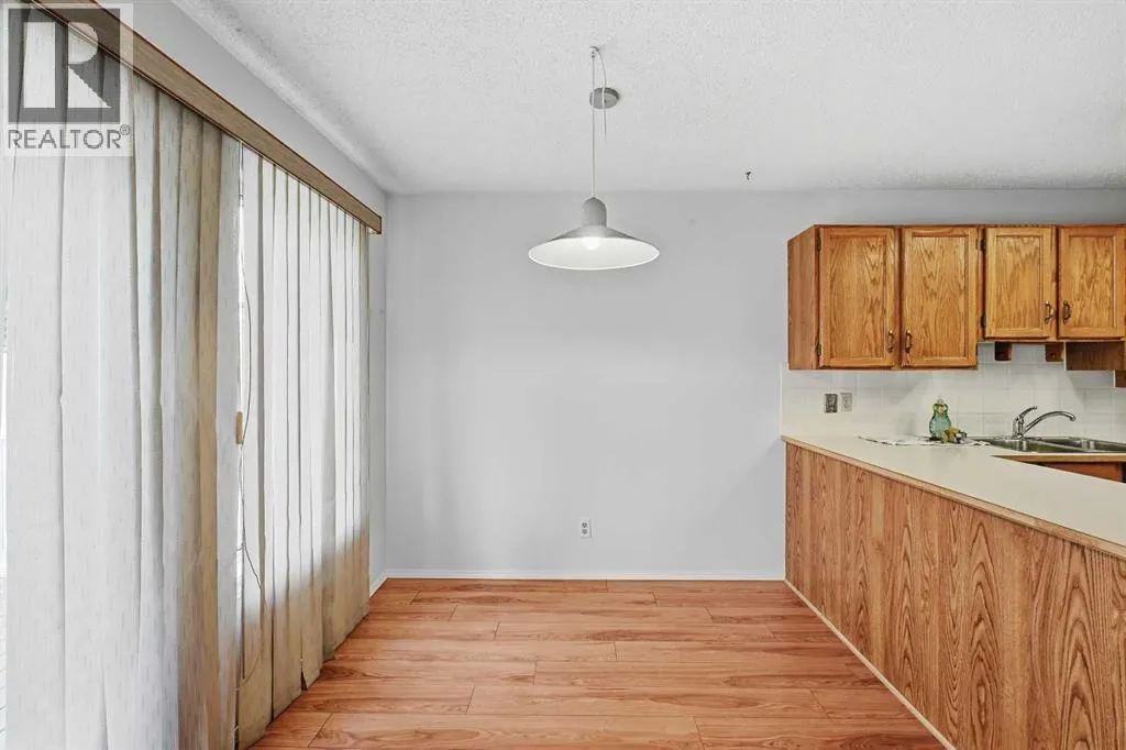 60 Rundlelawn Green NE