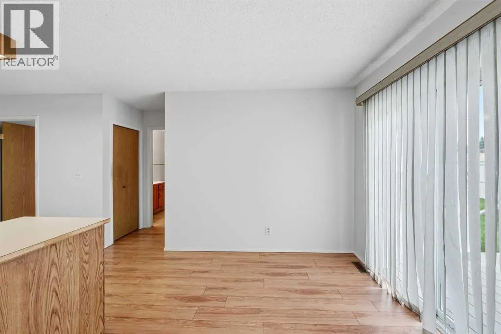 60 Rundlelawn Green NE