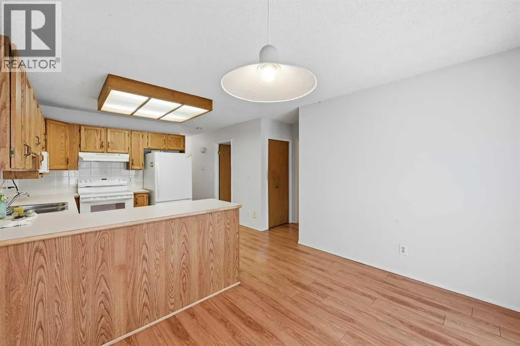 60 Rundlelawn Green NE