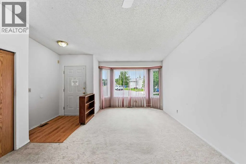 60 Rundlelawn Green NE
