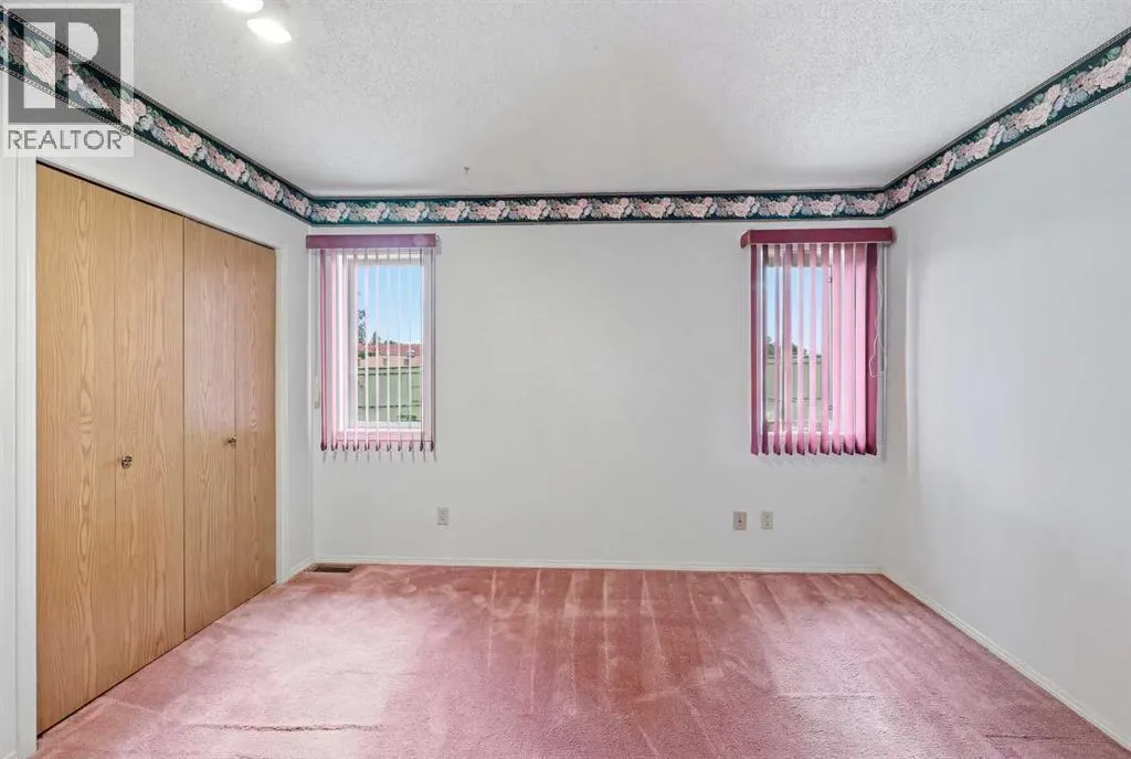 60 Rundlelawn Green NE