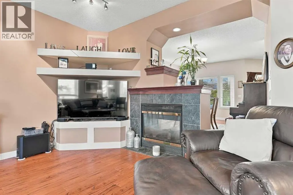 211 Royal Birch Way NW