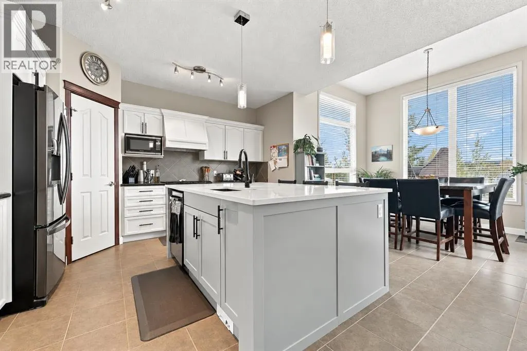 211 Royal Birch Way NW