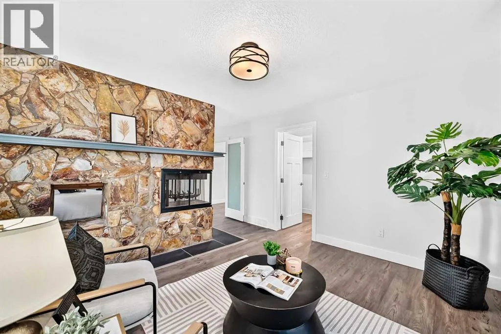 884 EAST CHESTERMERE Drive