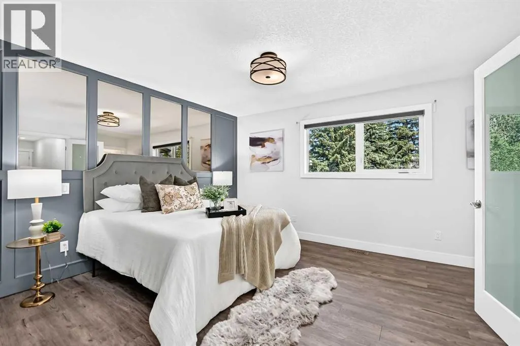 884 EAST CHESTERMERE Drive