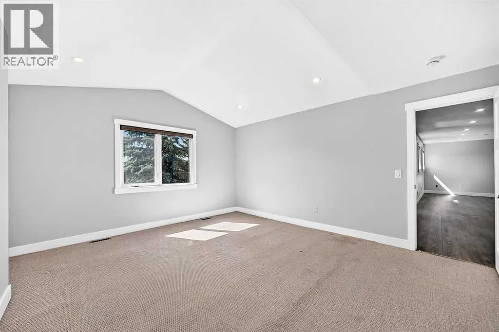 884 EAST CHESTERMERE Drive