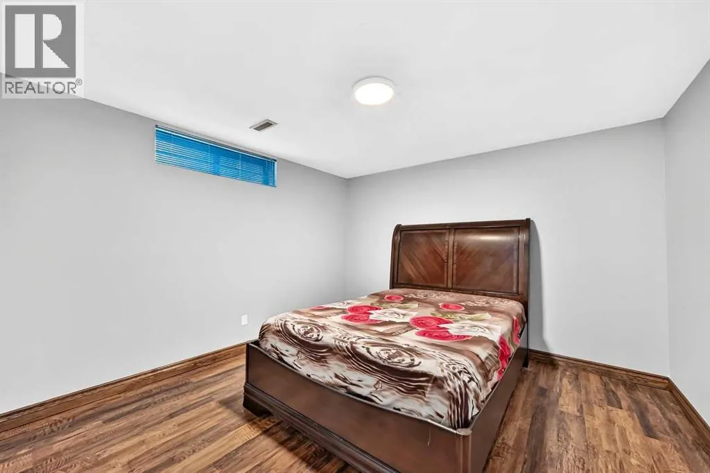 884 EAST CHESTERMERE Drive