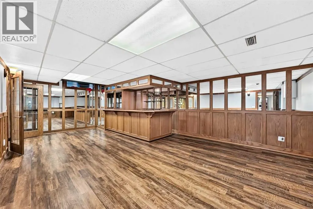 884 EAST CHESTERMERE Drive