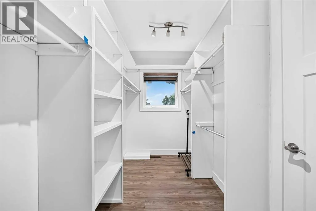 884 EAST CHESTERMERE Drive