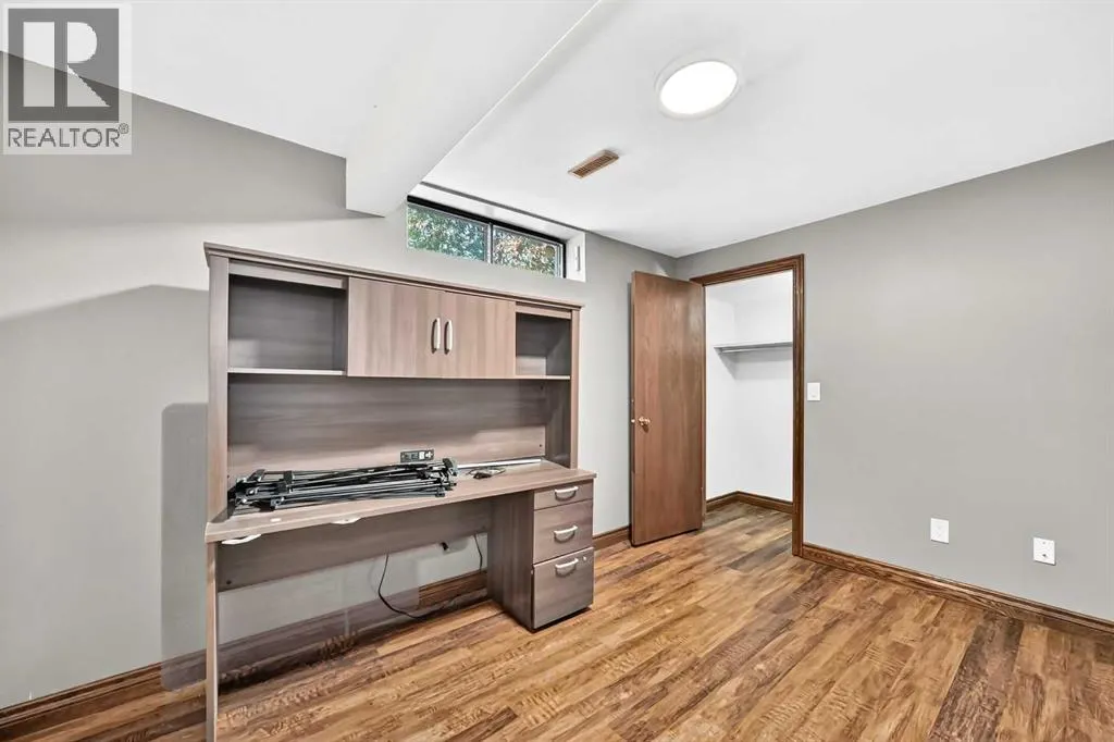 884 EAST CHESTERMERE Drive