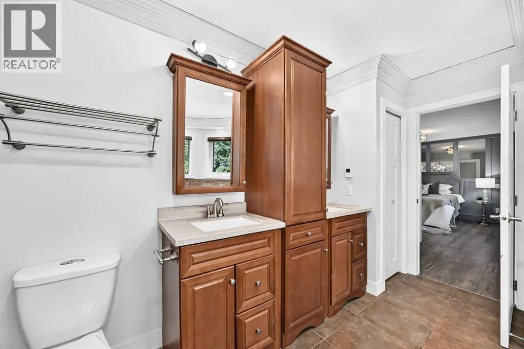 884 EAST CHESTERMERE Drive