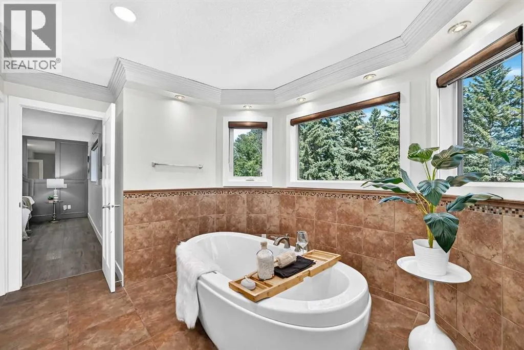 884 EAST CHESTERMERE Drive