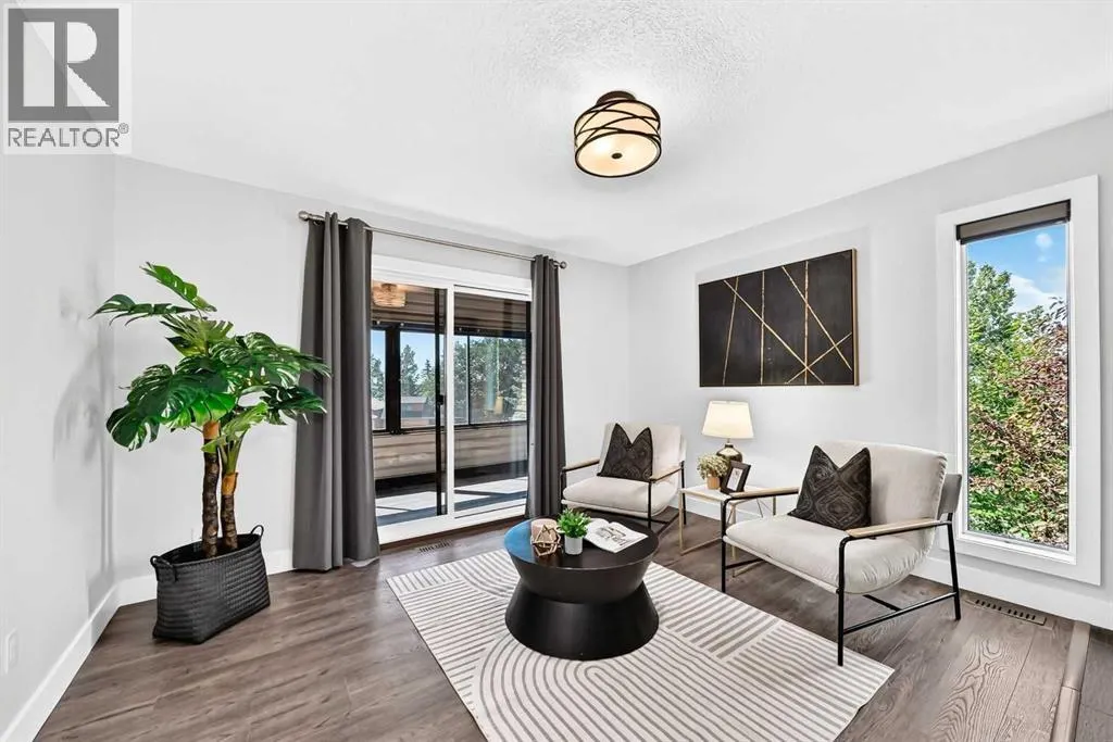 884 EAST CHESTERMERE Drive