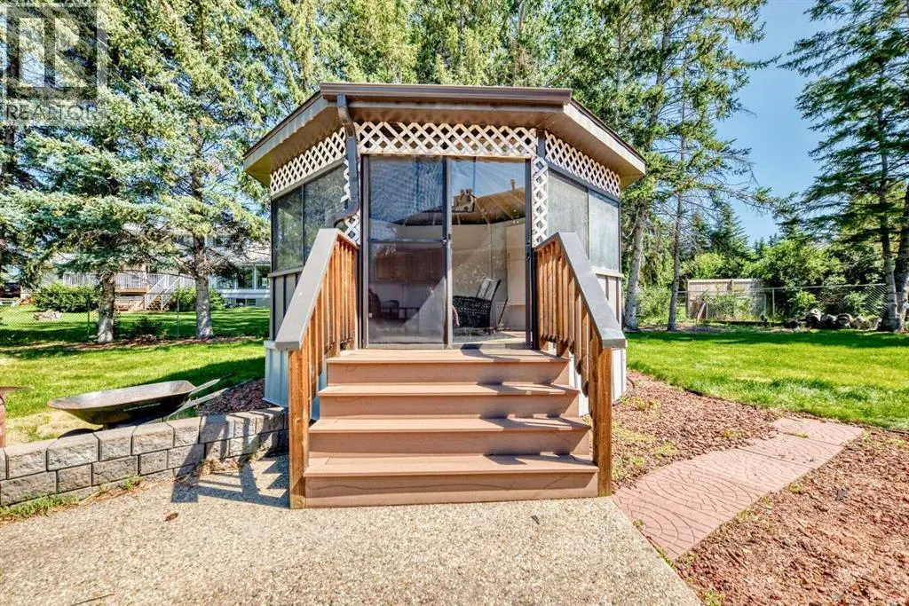 884 EAST CHESTERMERE Drive