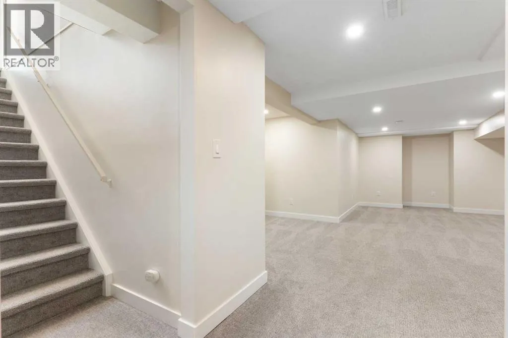 48 Strathclair Rise SW