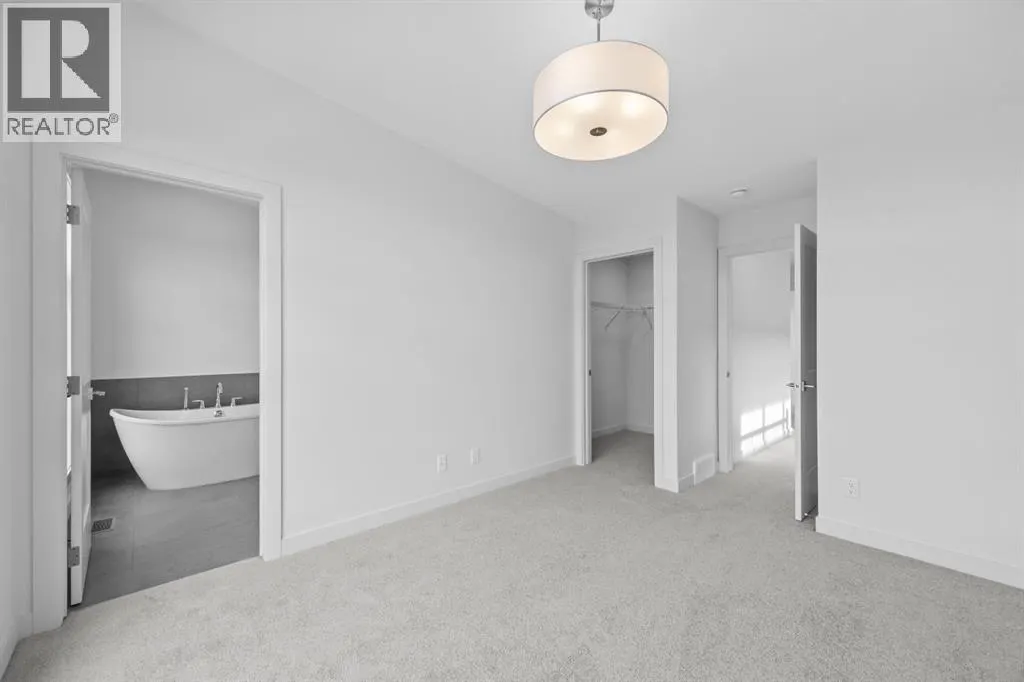 116 Greenwich Drive NW