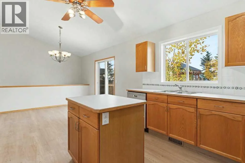 16 Nesbitt Avenue