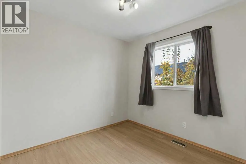 16 Nesbitt Avenue
