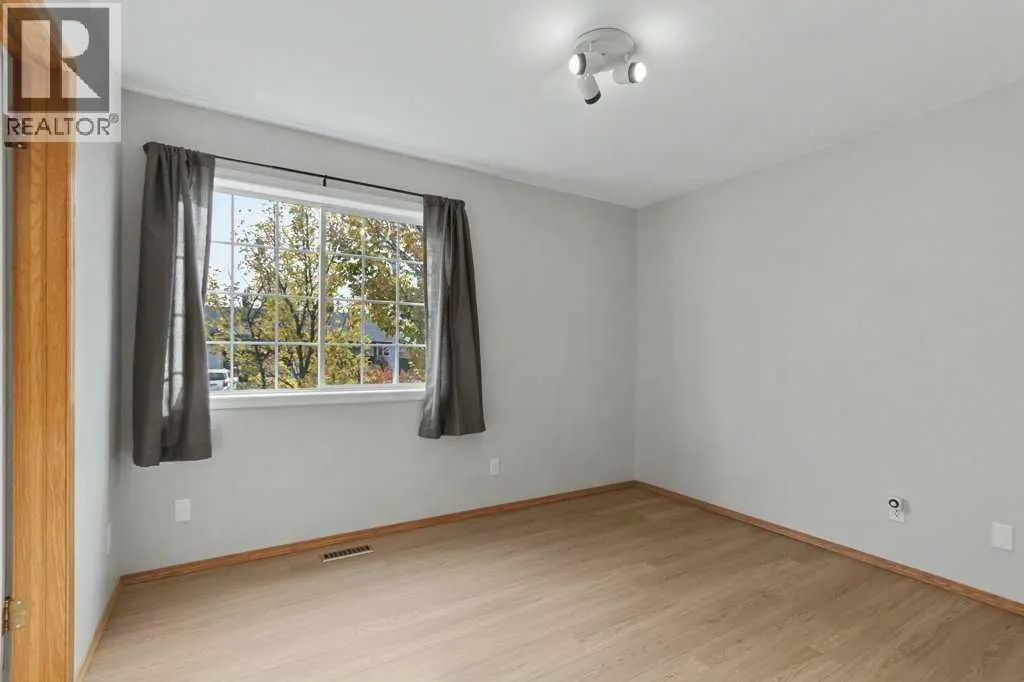 16 Nesbitt Avenue