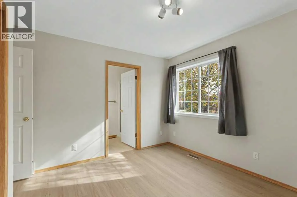 16 Nesbitt Avenue