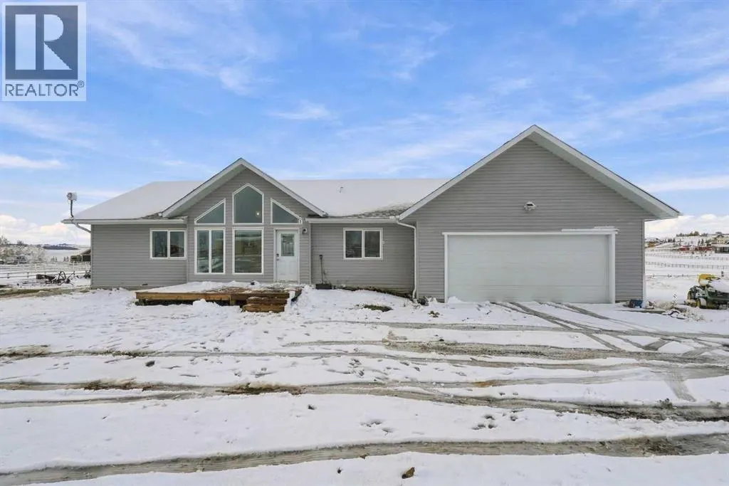 387076 2 Street W