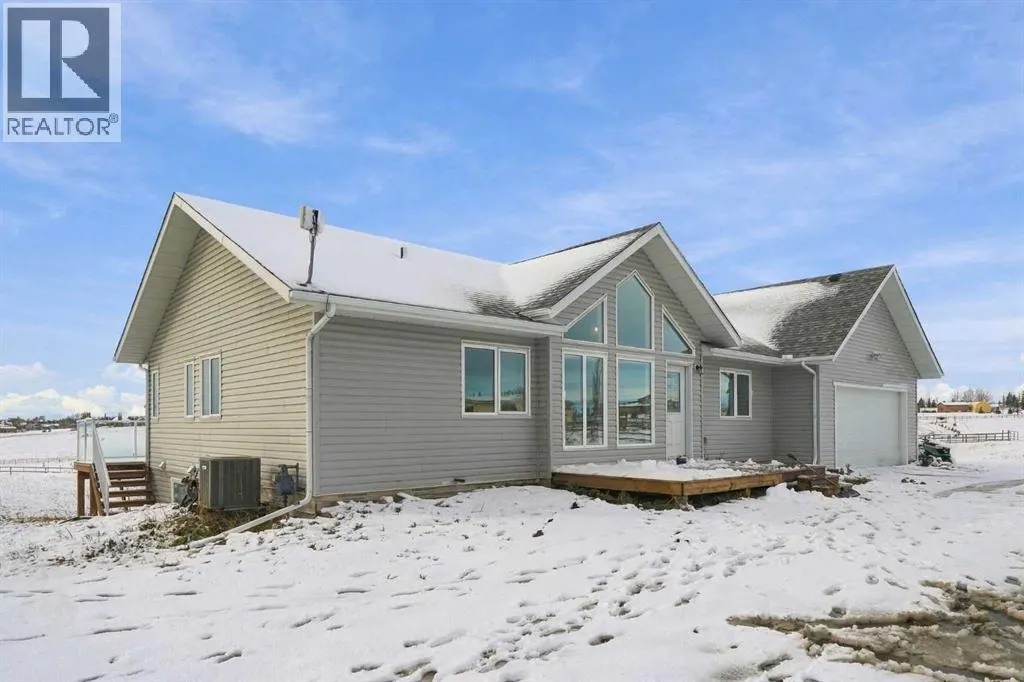 387076 2 Street W
