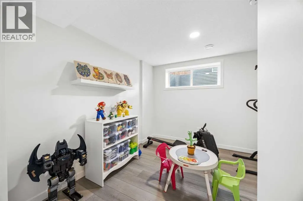 251 Chinook Gate Boulevard SW