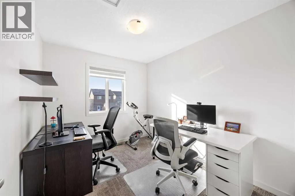 251 Chinook Gate Boulevard SW