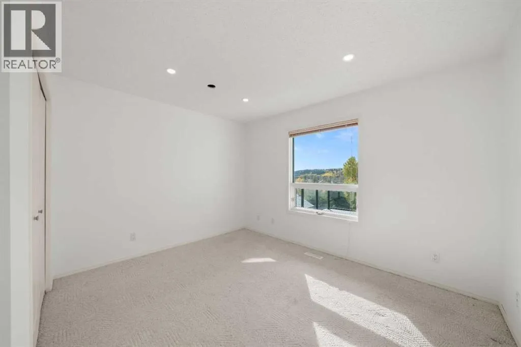 52 West Mitford Crescent