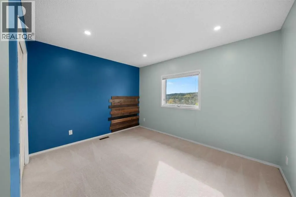 52 West Mitford Crescent