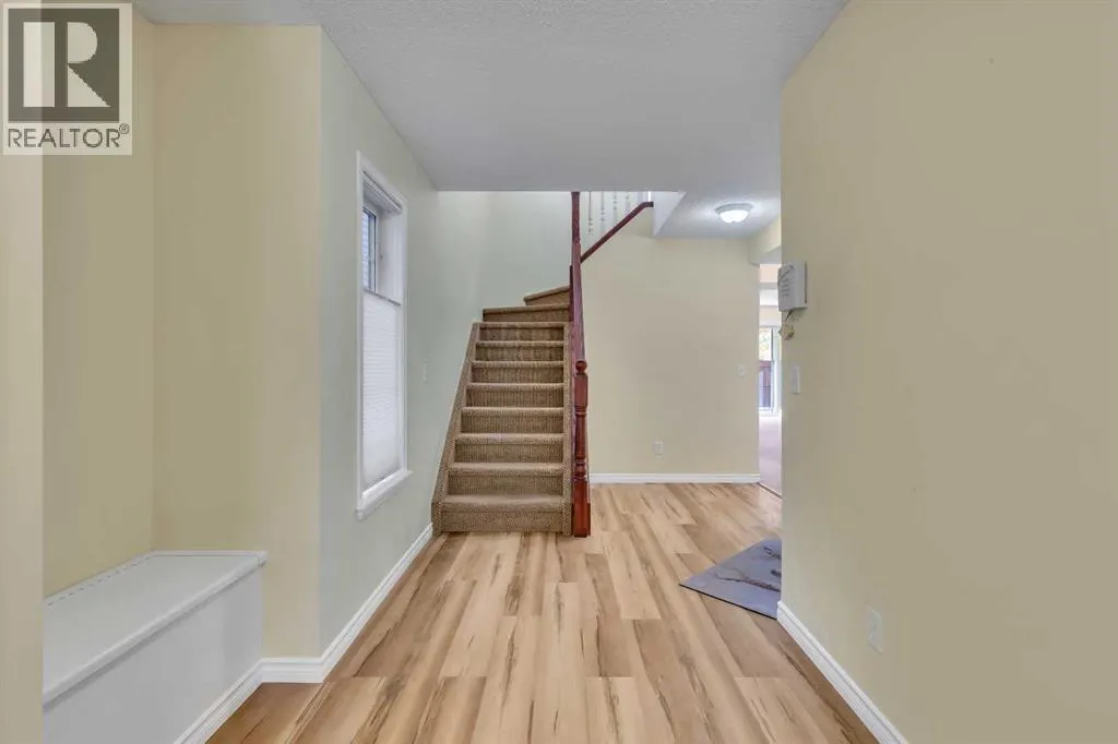 140 Valley Ridge Heights NW