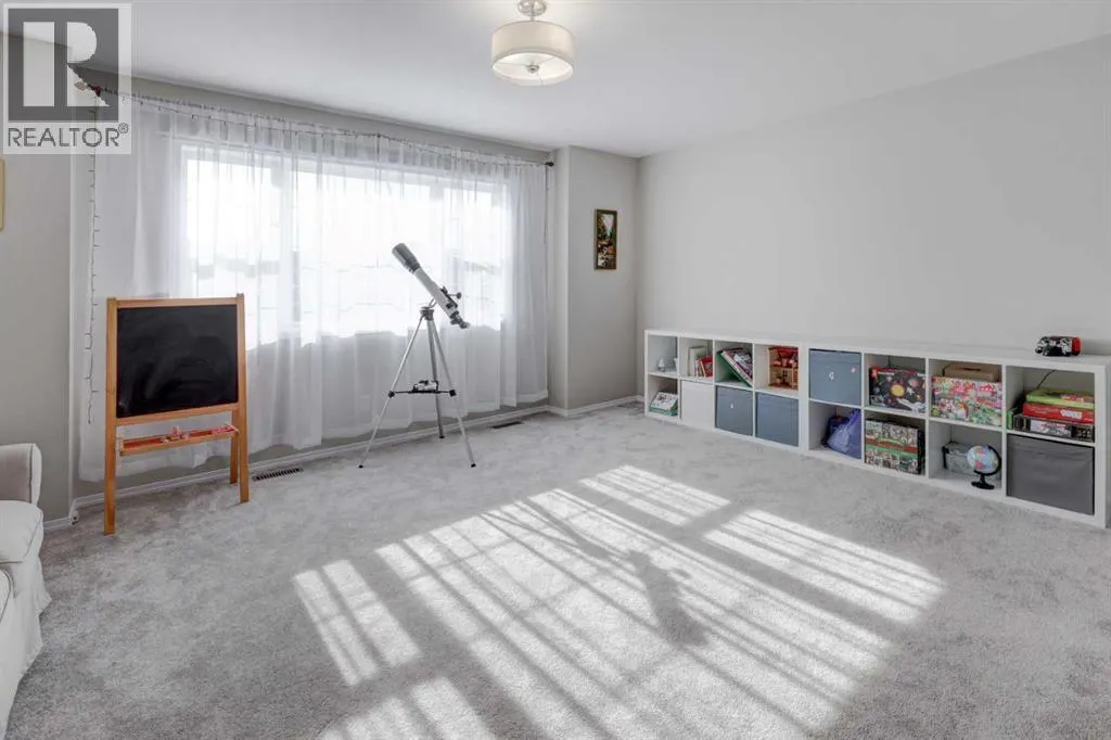 68 Arbour Crest Road NW