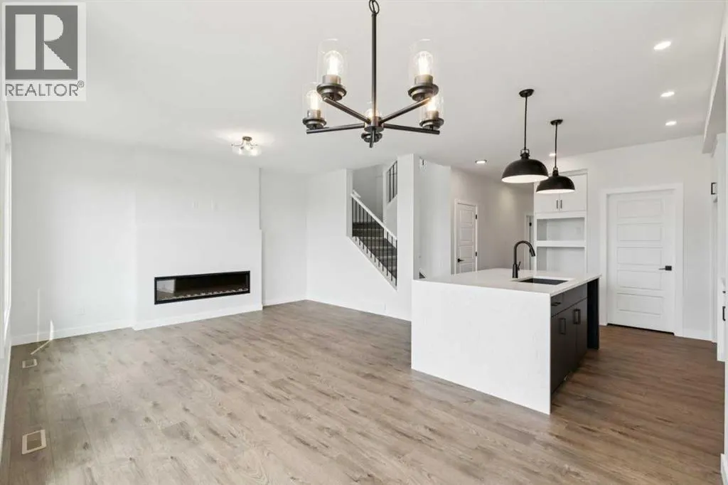 532 Buffaloberry Manor SE