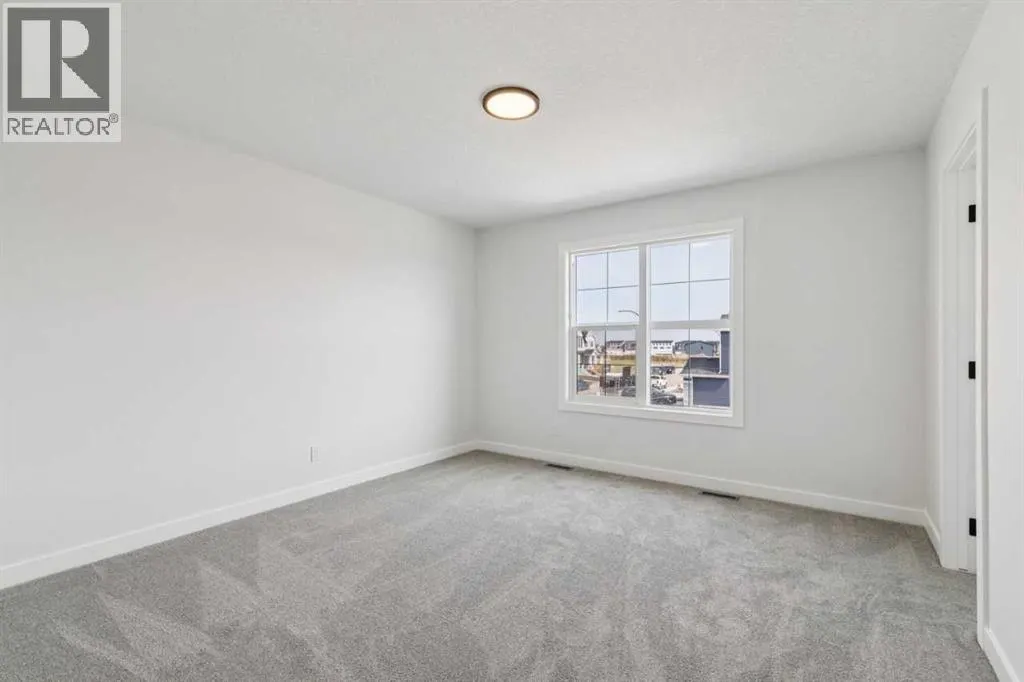 532 Buffaloberry Manor SE