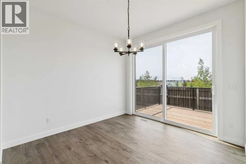 532 Buffaloberry Manor SE