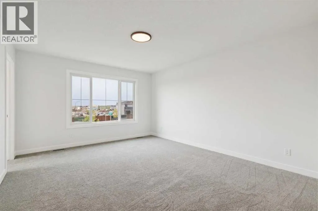 532 Buffaloberry Manor SE