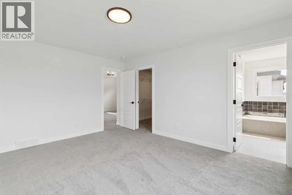 532 Buffaloberry Manor SE