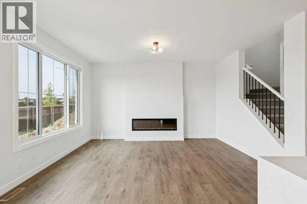 532 Buffaloberry Manor SE