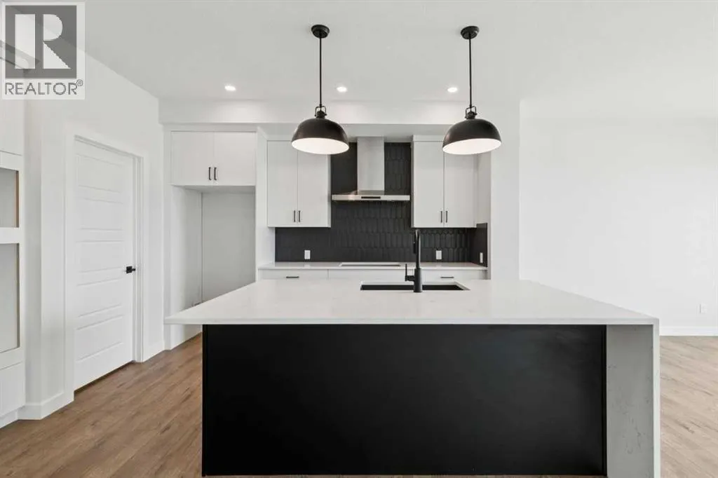 532 Buffaloberry Manor SE