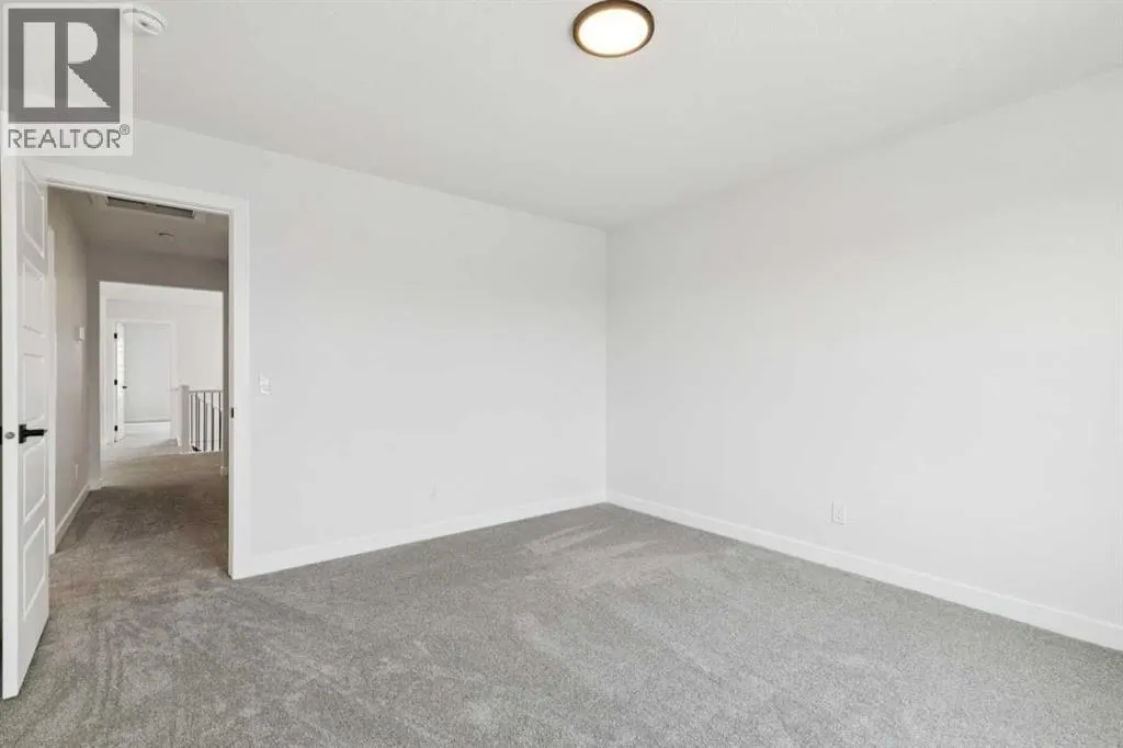 532 Buffaloberry Manor SE
