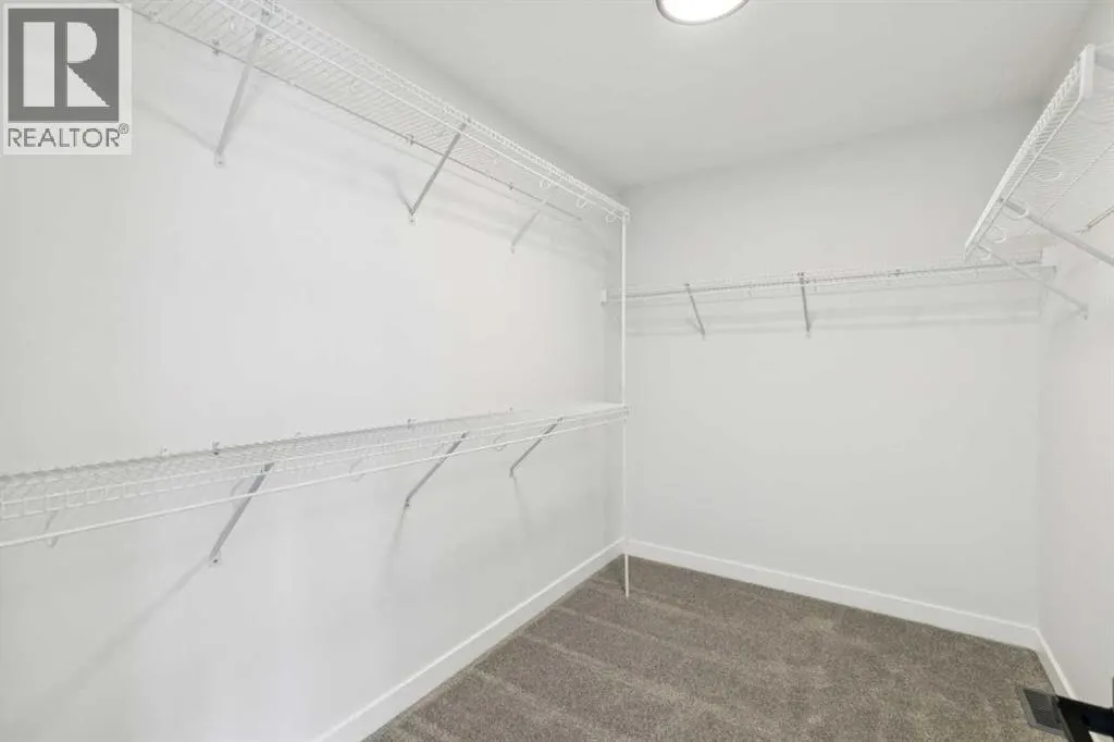 532 Buffaloberry Manor SE