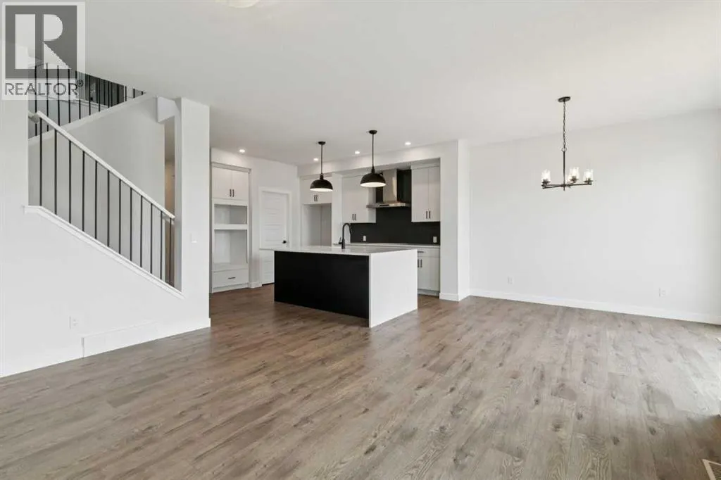 532 Buffaloberry Manor SE