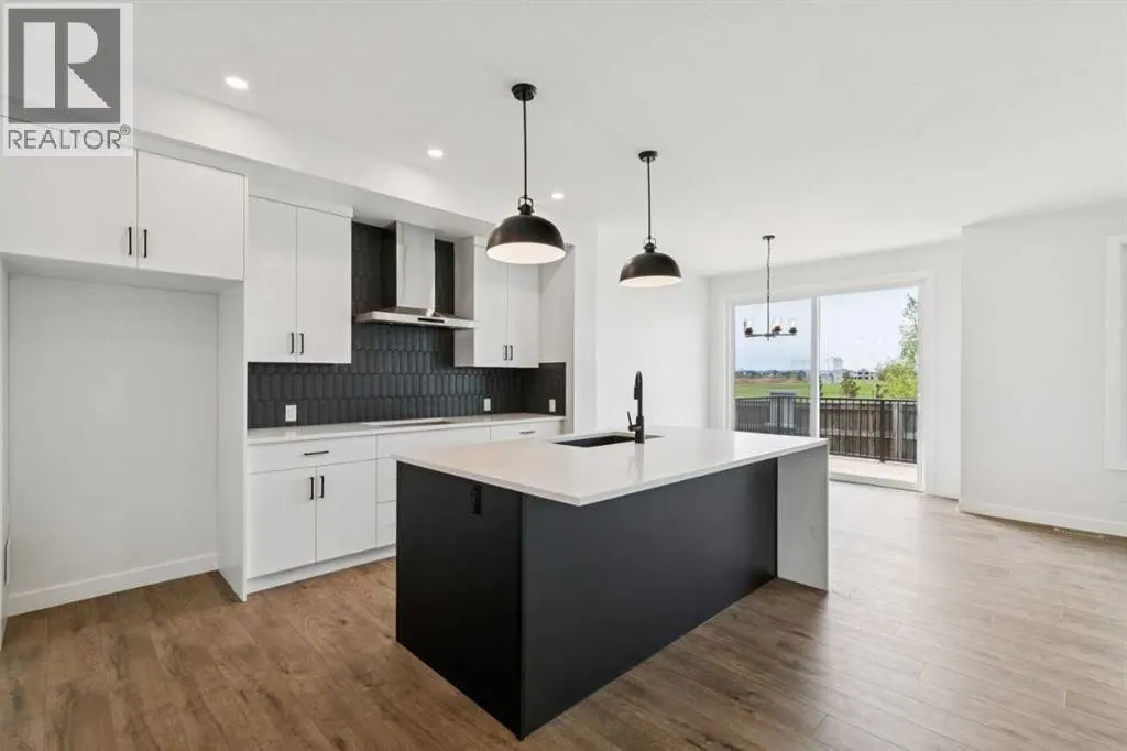 532 Buffaloberry Manor SE
