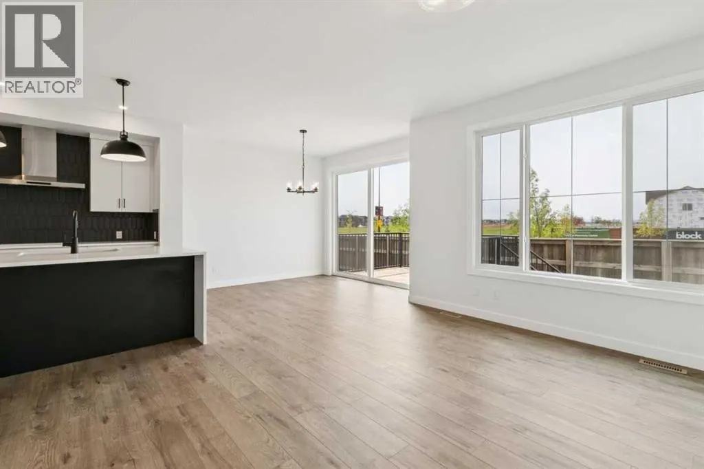 532 Buffaloberry Manor SE