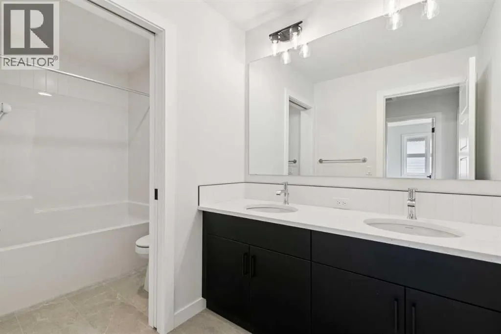 532 Buffaloberry Manor SE