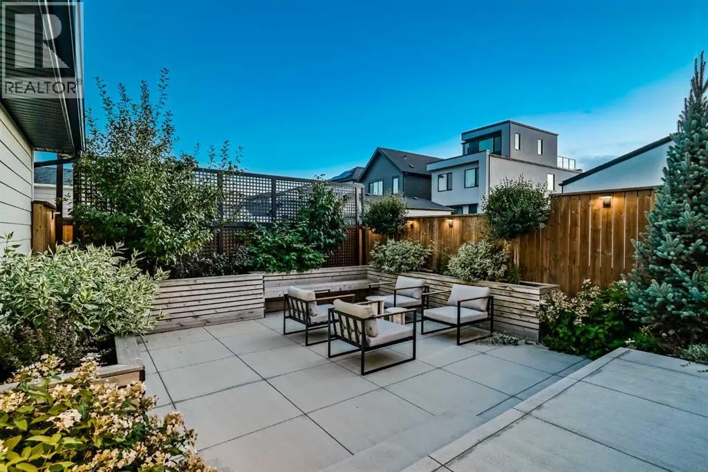 19 Bluerock Avenue SW